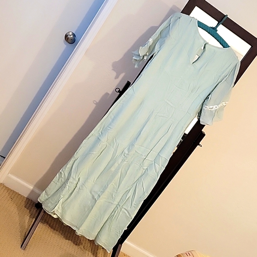 Beautiful Spring Dress - Picture 3 of 9